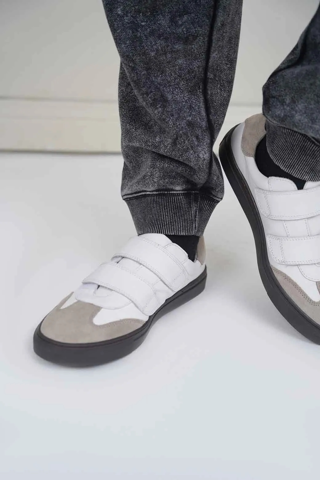 CONTRAST LEATHER SNEAKERS