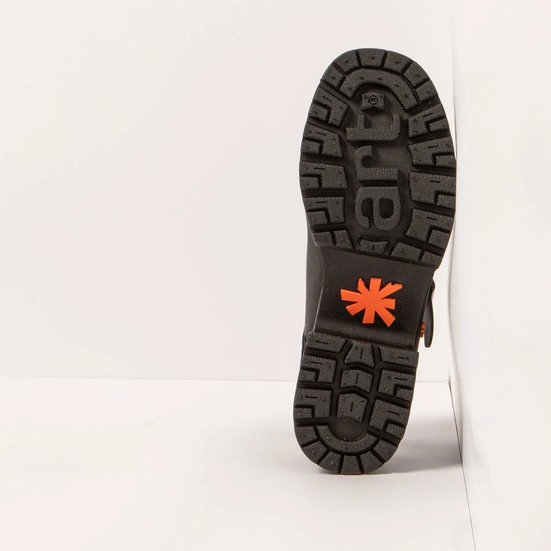 MANCHESTER Platform Sandal in Black