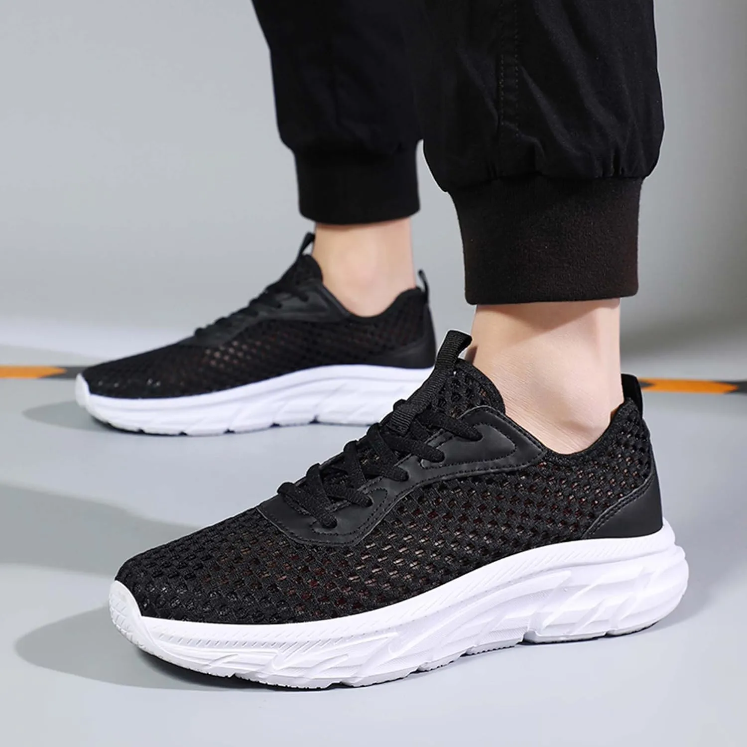Men's Mesh Sports Running Shoes Lightweight Breathable Casual Walking Work Jogging Shoes Non-Slip Soft Bottom Sports Tennis Fitness Training Shoes