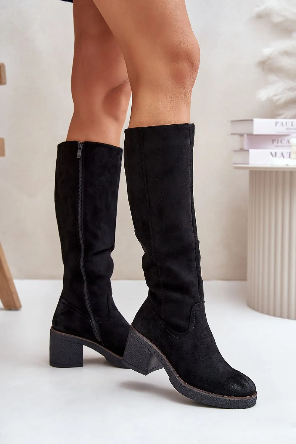 Rounded toe caps heel boots