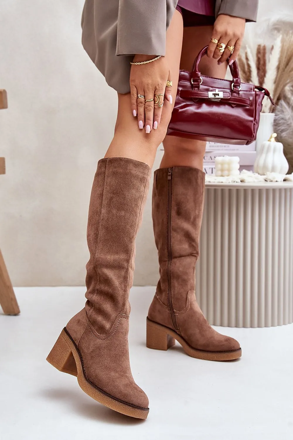 Rounded toe caps heel boots
